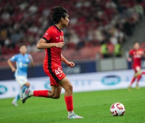 九游体育平台 -包含上海海港训练开放日；冲刺阶段队长鼓劲引欢呼；意大利杯在即；纪律约束更严格的词条