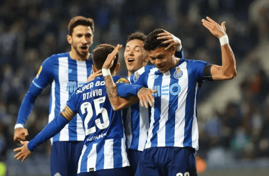 波尔图训练开放日，加时末段防线松动引欢呼，葡超在即，年轻球员得到机会的简单介绍